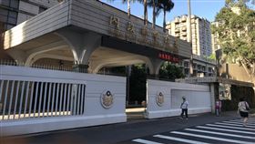 網傳11月交通違規績效賽　警政署：假訊息警政署1日表示，針隊網路流傳「11月份全國警察交通績效比賽，全國警察會在11月份加強取締交通違規」一事，特別予以澄清此為假訊息。（警政署提供）中央社記者黃麗芸傳真　109年11月1日