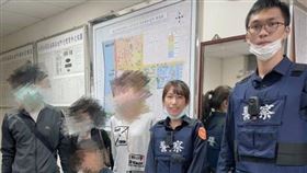 失智老翁迷途街頭 大同熱心警助平安返家(圖／臺北市政府警察局大同分局提供)