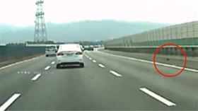 國道車窗飛出