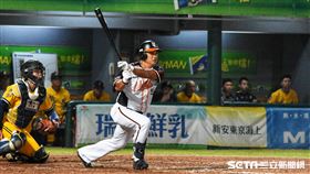 ▲統一獅指定打擊潘武雄敲出安打。（圖／記者王怡翔攝影）