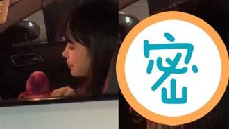 正妹「一口吞」火龍果　網驚：大蟒蛇