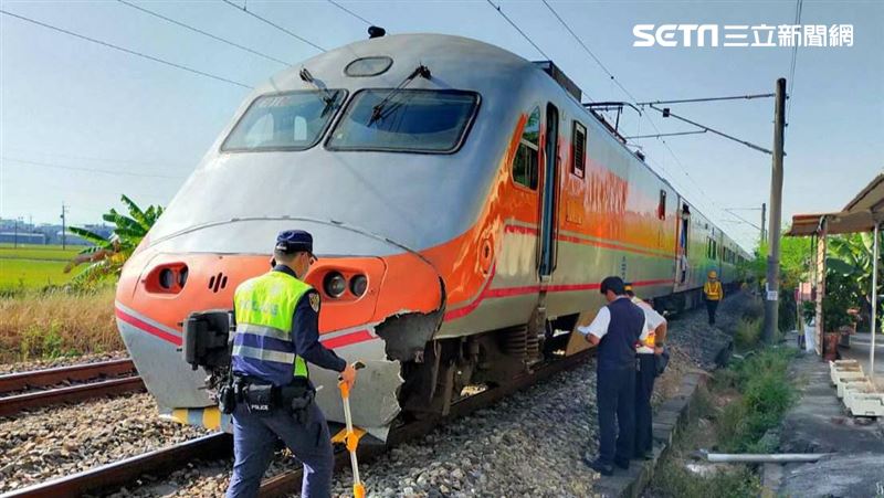 新／火車撞轎車　台鐵後壁—南靖延誤