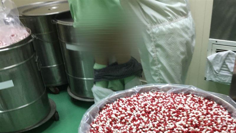 職場性騷！藥廠主管「光屁股」磨蹭她