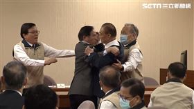 國民黨立委鄭天財、退輔會主委馮世寬互打