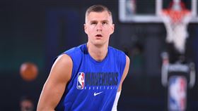 NBA／半月板撕裂動刀　波神曝近況
NBA,達拉斯獨行俠,Kristaps Porzingis,半月板,撕裂,手術
翻攝自推特