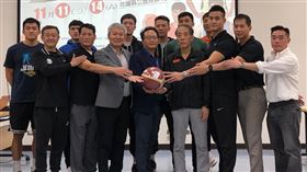 花蓮觀護盃11日開打  本土6隊激戰花蓮觀護盃籃球邀請賽11日至14日將開打，花蓮觀護協會理事長喬淳義（前排左4）5日宣布，除了超級籃球聯賽（SBL）5隊外，上季大專籃球聯賽（UBA）冠軍隊健行科大也將同場較勁。中央社記者黃巧雯攝  109年11月5日