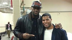 家中遭爆頭槍殺　竟是詹皇摯友姊
俄亥俄州,阿克倫,詹皇,LeBron James,Brandon Weems,Ericka Weems
翻攝自推特