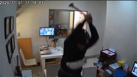 管理員,房租,爆打,打狗(翻攝自 爆料公社)