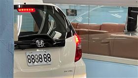 本田掛「8888-88」　牌比車貴，圖／翻攝自爆廢1公社臉書