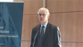 卜睿哲：蔡贏美中間求平衡 韓勝須務實看中國挑戰前美國在台協會理事主席卜睿哲（圖）指出，若總統蔡英文連任，將會持續在美中之間尋求平衡；若國民黨提名人韓國瑜當選，他必須向美方保證會務實看待中國對台構成的挑戰。中央社記者江今葉華盛頓攝  108年12月12日