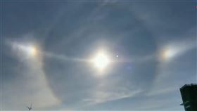 天空驚現「3個太陽」奇觀　民眾看傻喊：快把后羿叫來！（圖／翻攝自微博）