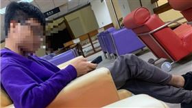 南華大學一名男大生偷拍行徑被PO網。（圖／翻攝自Dcard）