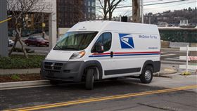 郵局 郵務車
https://www.flickr.com/photos/atomictaco/23782439575/in/photolist-CezdHD-71AHJz-6xvTJQ-3KV8e-Bh4FVU-3KV4S-9y9kQL-3KVn1-7C3E5i-bXvRoQ-5vdiRh-8WTDFB-cC3KBo-q44KvL-5G6y3D-bXvRSq-5G6y7k-WT7jqb-5NFy