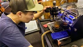 天生殘疾勇敢追夢　僅用3根手指煮出最溫暖咖啡