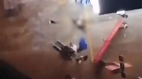 砍死鄰居！他崩潰「墜下43樓」再砸扁女路人　下秒爆血亡