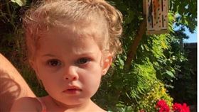 女童（圖／翻攝自mirror)