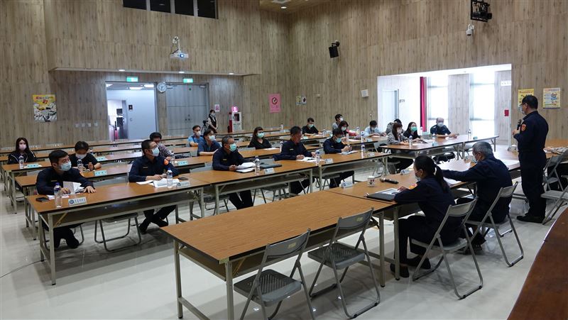 維護校安　松山分局邀15所學校座談