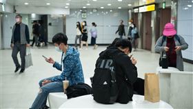 口罩，戴口罩，人潮（圖／記者陳弋攝影）