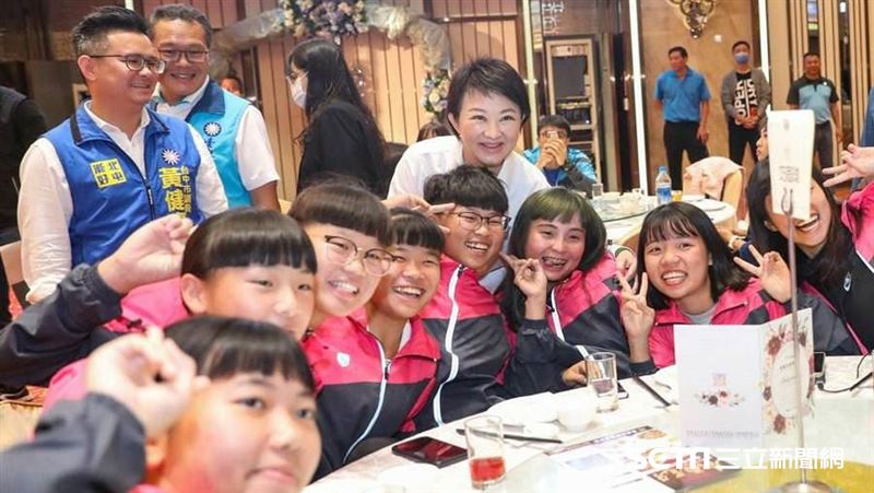 全民運台中三連霸　盧秀燕頒高額獎金