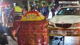 苗栗縣通霄鎮驚傳轎車追撞進香團，造成5人受傷送醫。（圖／民眾提供）