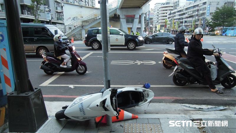 追違規車出意外　台中警遭撞人車彈飛