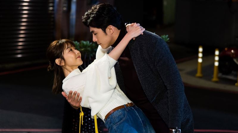 偶像劇女星爛醉爆糗事　上桌性感熱舞