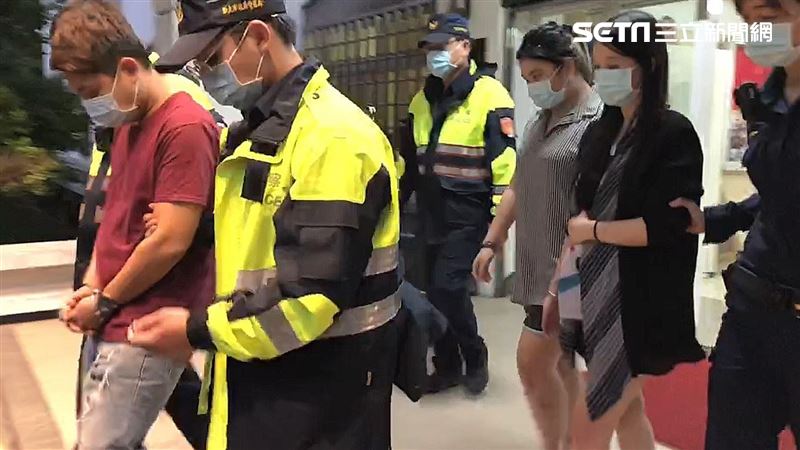 娃娃機店藏賭場　警上門美女荷官驚呆