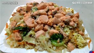 萬華炒飯鮭魚肉堆成山　竟然只要銅板