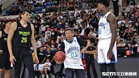 台北市長柯文哲開球,P聯盟,P.LEAGUE+,富邦勇士。（圖／記者劉家維攝影）