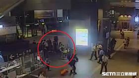 7旬爺倒地，他們聯手救回／翻攝畫面