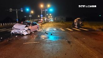 休旅車違規左轉　對向車閃不掉迎面撞