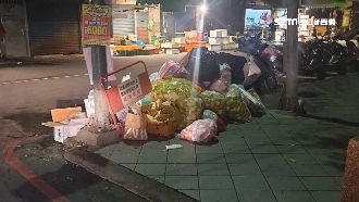 市場停車格變垃圾山　環保局偽裝逮人