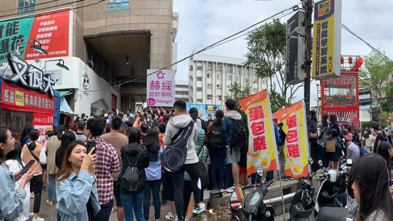 滴妹手搖飲台中開幕　排隊人潮炸一中
