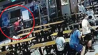 男持刀闖台中家樂福　勇爸一招狠KO