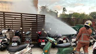 竹特斯拉充電站起火　網：有如地熱谷