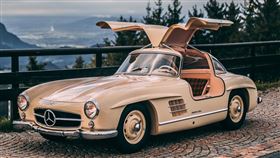 ▲賓士300 SL特製鋁合金版跑車。（圖／翻攝Schaltkulisse網站）