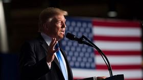 媒體7日紛紛預測美國民主黨總統候選人拜登勝選已成定局，現任總統川普（圖）連任失利。（圖取自facebook.com/DonaldTrump）