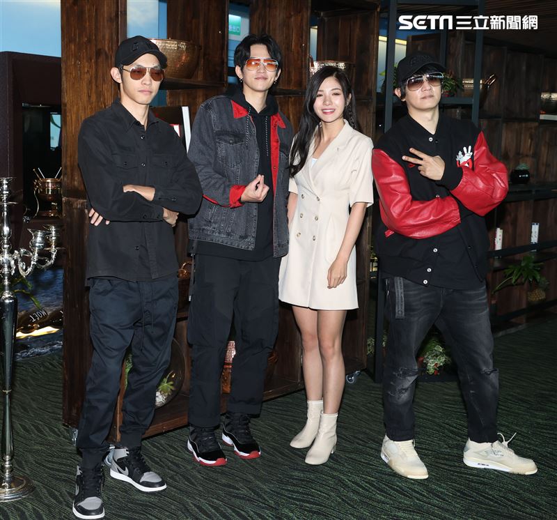 眼鏡俠、師妹方宣凝。（記者邱榮吉/攝影）