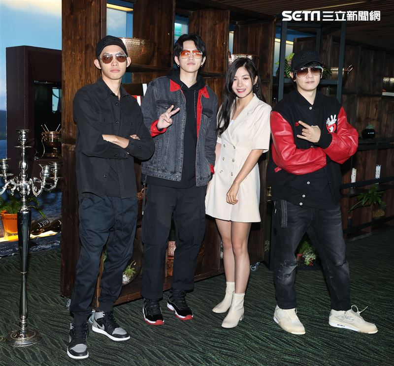 眼鏡俠、師妹方宣凝。（記者邱榮吉/攝影）