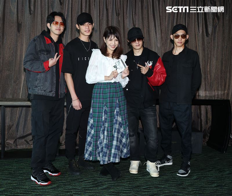 眼鏡俠眼鏡俠媒體見面會找來嘉賓林葉亭、邱以太母子站台。（記者邱榮吉/攝影）