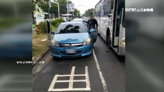 違停公車格遭趕　男竟嗆：我來載人