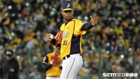 ▲中信兄弟洋投羅傑斯台灣大賽第7戰上場後援。（圖／記者劉彥池攝影）