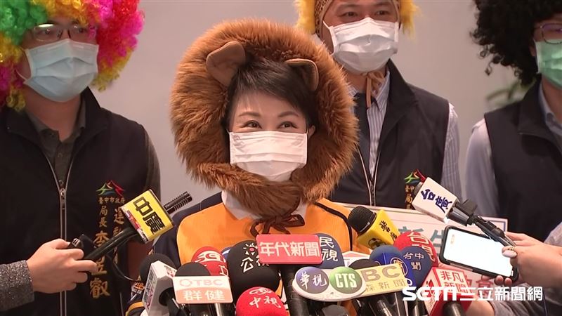 盧秀燕願賭服輸　今戴獅子頭跑行程