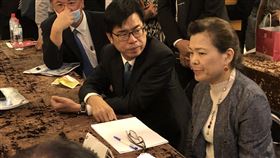 高軟二期開發有譜　經濟部允成立專案小組立法院經濟委員會9日南下高雄考察經濟建設規劃，經濟部長王美花（右1）與高雄市長陳其邁（右2）與會，現場聚焦「高雄軟體園區二期開發案」，王美花允諾成立專案推動小組，加速高軟二期開發。中央社記者侯文婷攝　109年11月9日