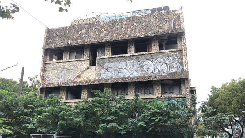 遊民盤踞廢棄醫院　直播主驚見上吊屍