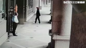 不滿蔡英文執政　寓所潑咖啡畫面曝光