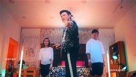 ▲包偉銘於電視廣告中擔任跑跑跑專家。（圖／業者提供）