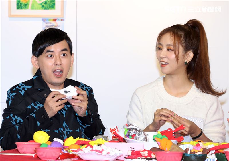 黃子佼、周曉涵出席育成基金會公益活動。（記者邱榮吉/攝影）