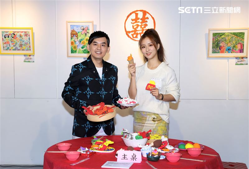 黃子佼、周曉涵出席育成基金會公益活動。（記者邱榮吉/攝影）