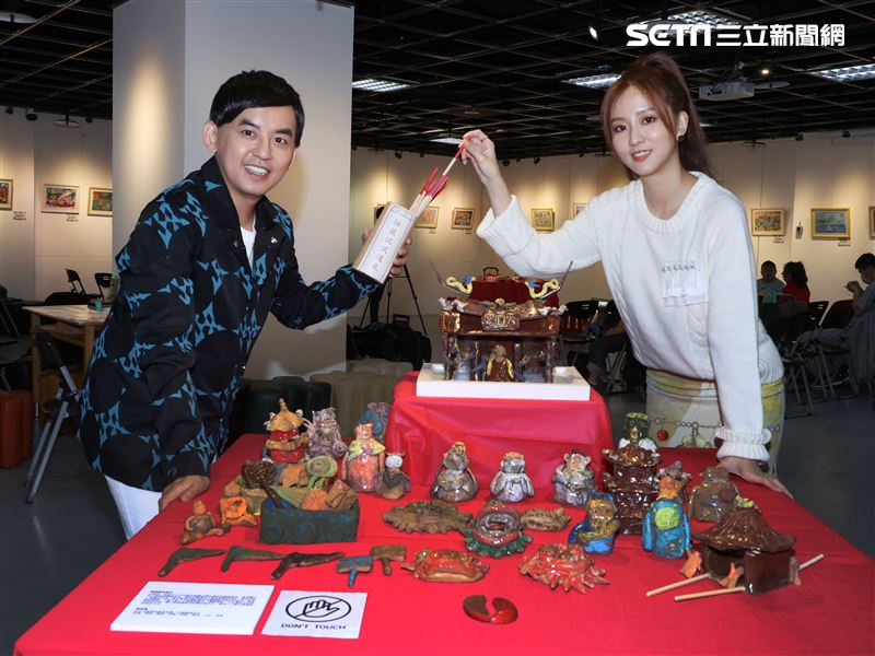 黃子佼、周曉涵出席育成基金會公益活動。（記者邱榮吉/攝影）